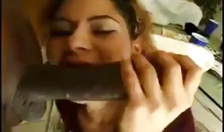 Dziewczyna przed darmowe porno do pobrania weebcam idzie do ust