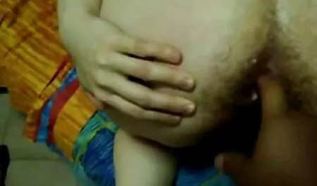Dziewczyna wyciągnęła kutasa z garażu porno za darmo na telefon