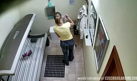 Dziewczyna wkręca Wielki kutas zjada filmy porno za darmo ze zwierzętami