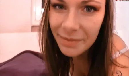 Namiętna erotyczne filmy za free Blondynka stymuluje jej otwór w jej piękny tyłek