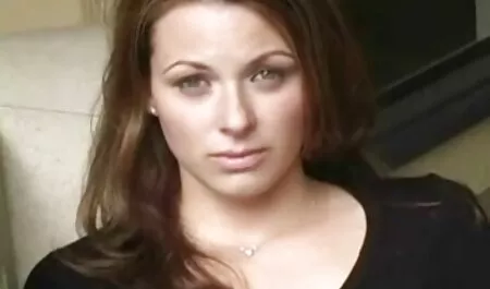 Jej ojczym darmowe filmy porno do pobrania za darmo pokazał, jak bardzo kocha