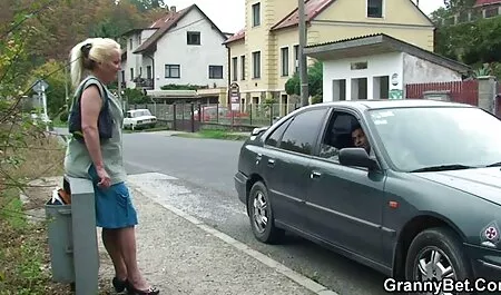 Nieśmiała blondynka filmy xxx za free pieprzy się w dupę
