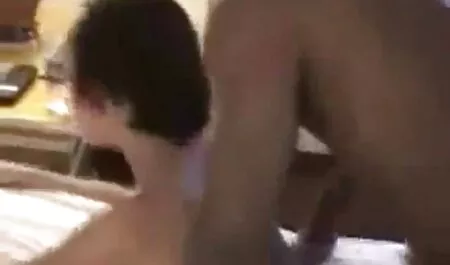 Moja mama pozwoliła synowi wyciągnąć porn filmy za darmo jej sutki