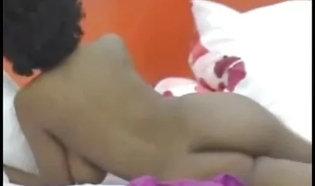 Słodkie lesbijki ciesząc się patrzeć na seks filmy za free łóżku