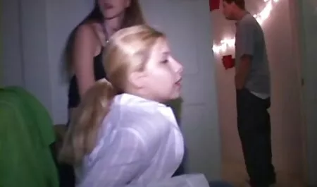 Ta kobieta niemieckie filmy porno za darmo włączyła swój wolny czas z otworem do masturbacji włosów