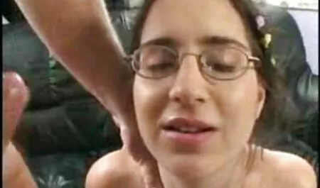 Dziewczyna posprzątała dom, a brat sex filmy za free spalił go