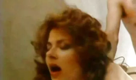 Gorąca laska relaksuje stary filmy porno za darmo red tube dziadek z elastycznym językiem i tyłkiem