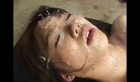 Busty MILF pieprzy się podczas sesji masażu przez specjalistę od porno filmy za free masażu