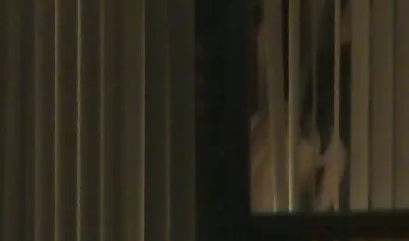 Różowy filmy porno za free niedźwiedź stworzony dla dwóch twardych lesbijek