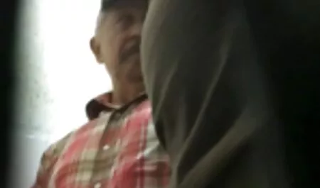 Wardard i pieprzyć się porno za darmo na telefon na kanapie pijany koleś