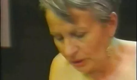 Busty mama próbuje sex filmy porno za free w bieliźnie
