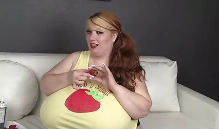 Młoda youtube filmy za darmo porno para spotyka się w publicznej toalecie.